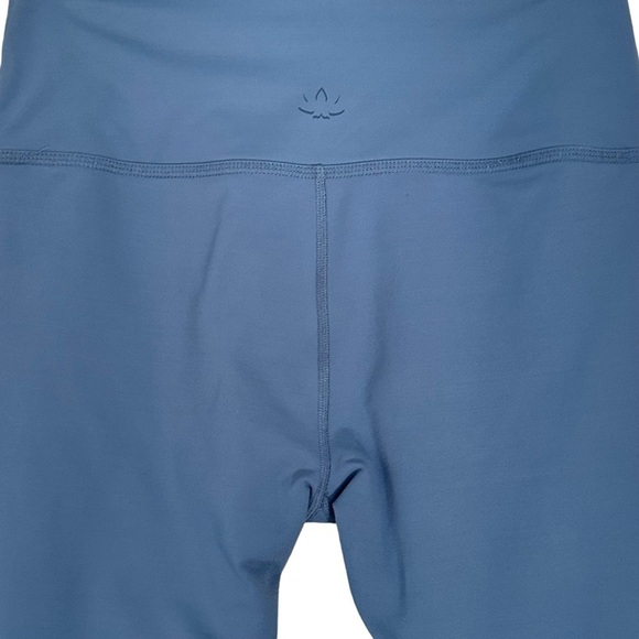 BEYOND YOGA HIGH WAISTED CAUGHT IN THE MIDI 7/8th SKY BLUE LEGGINGS - Picture 6 of 12